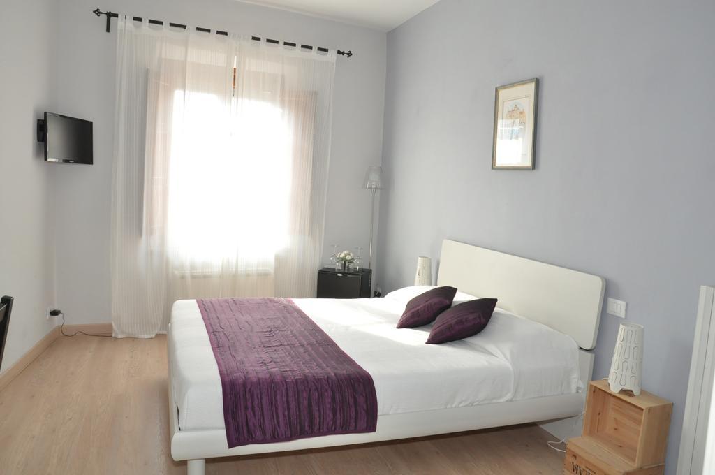 At Home Bed And Breakfast ลุคคา ภายนอก รูปภาพ