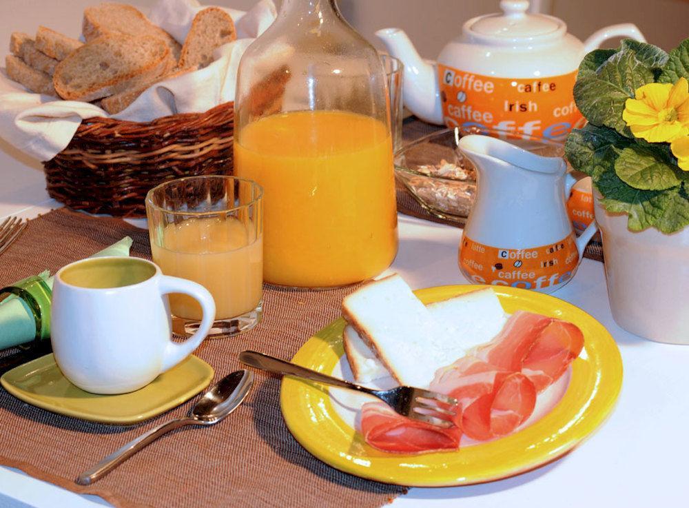 At Home Bed And Breakfast ลุคคา ภายนอก รูปภาพ