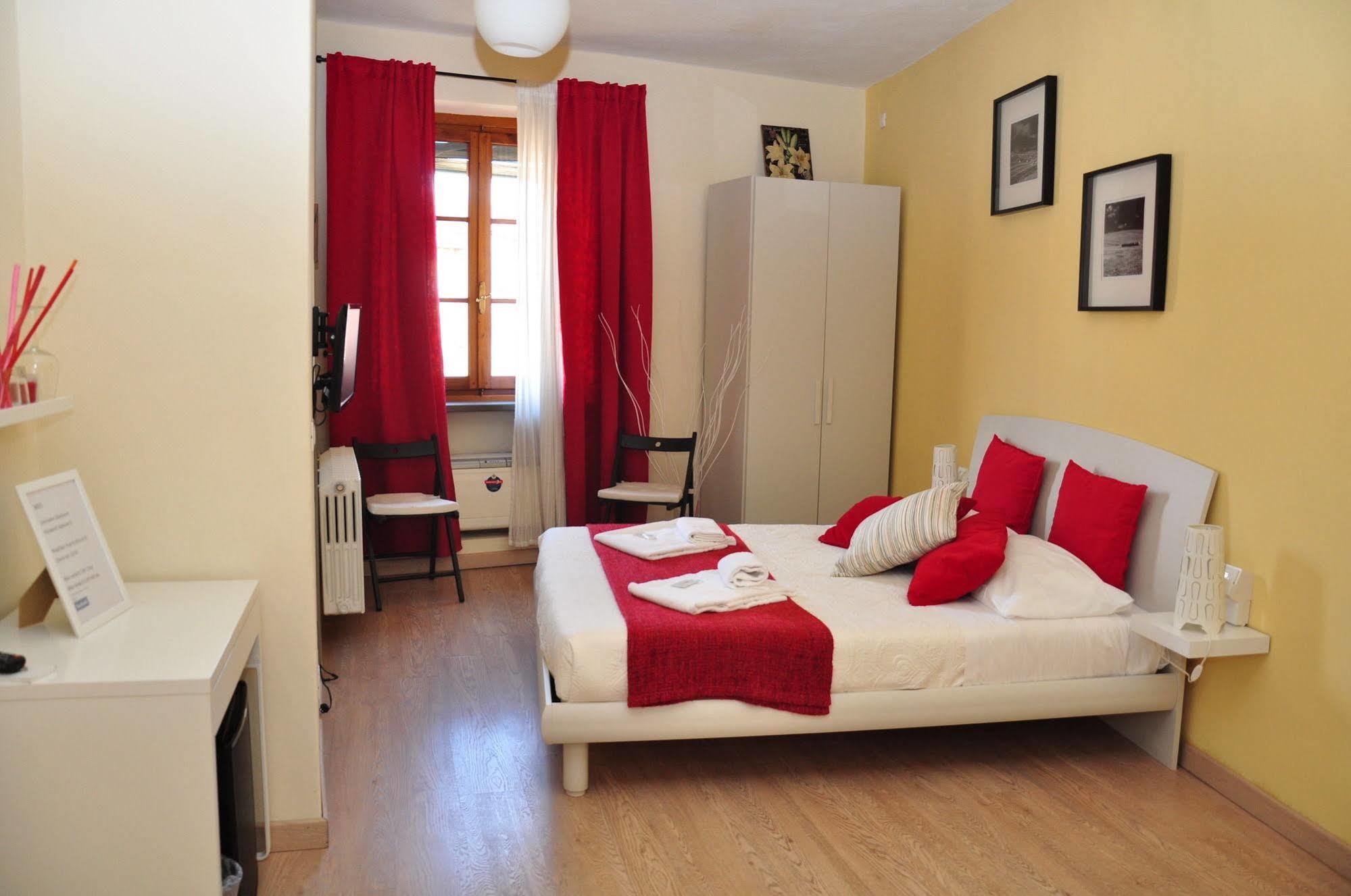 At Home Bed And Breakfast ลุคคา ภายนอก รูปภาพ