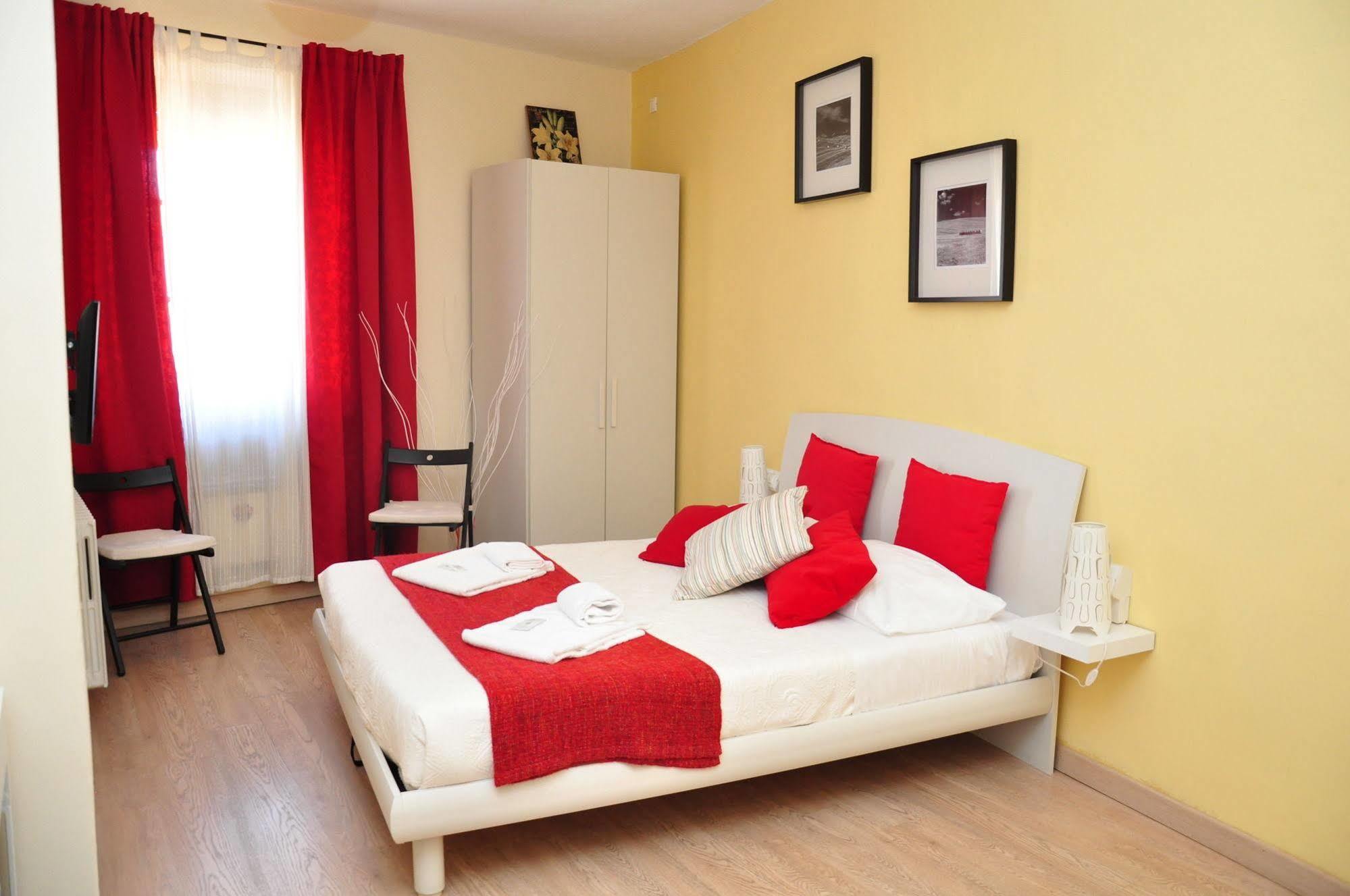 At Home Bed And Breakfast ลุคคา ภายนอก รูปภาพ