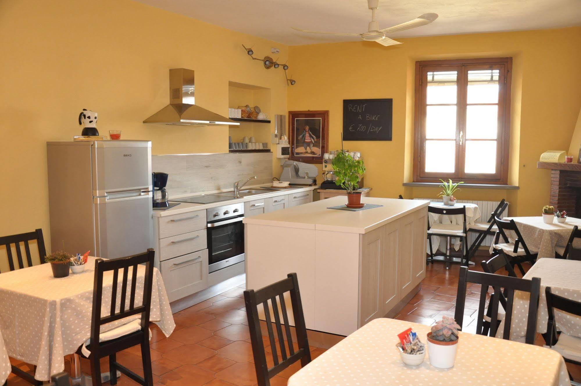 At Home Bed And Breakfast ลุคคา ภายนอก รูปภาพ