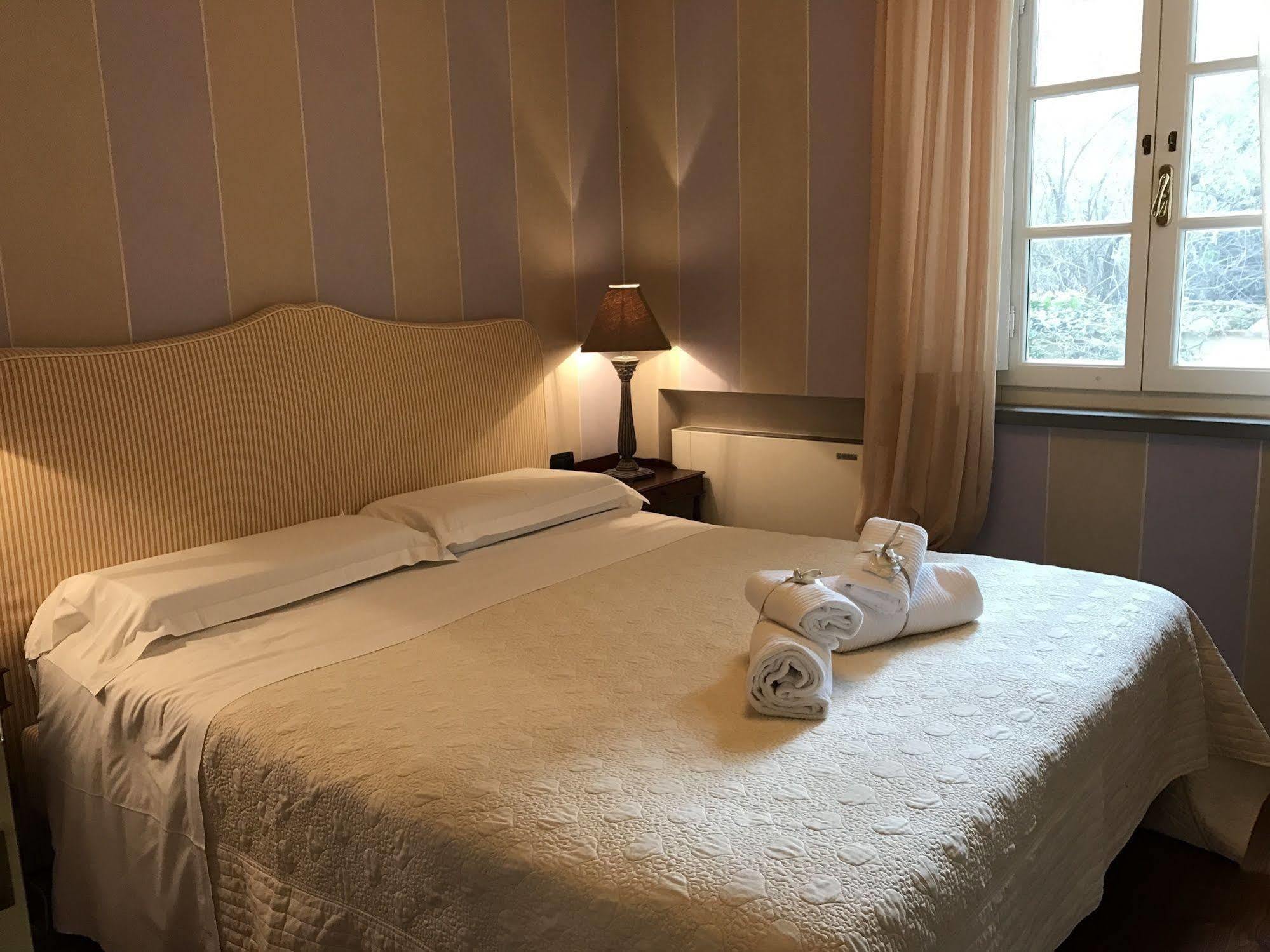 At Home Bed And Breakfast ลุคคา ภายนอก รูปภาพ