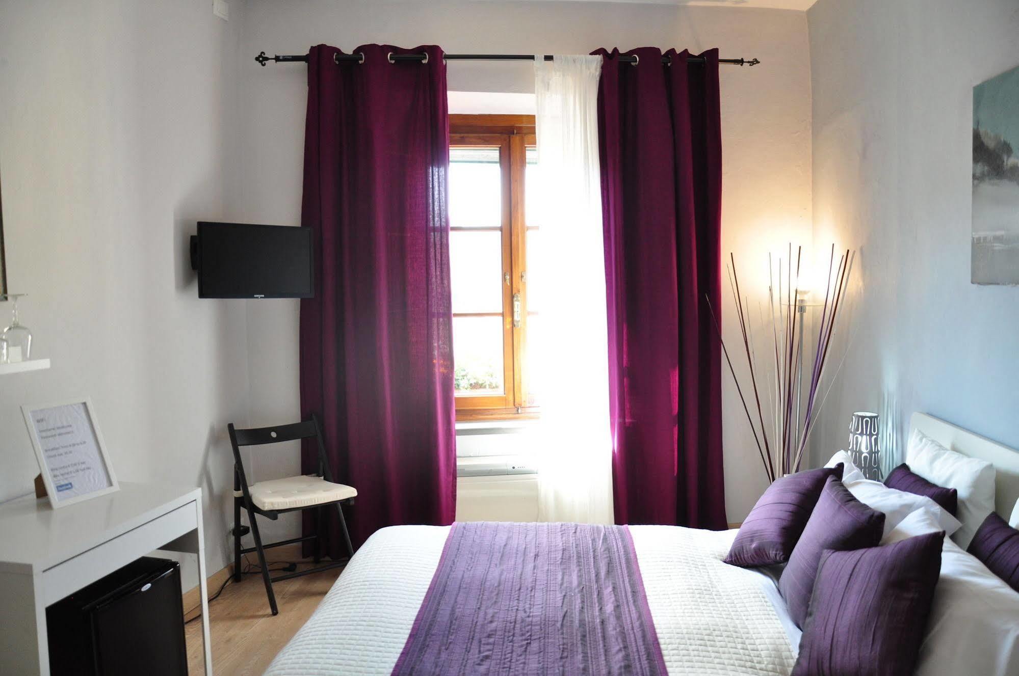 At Home Bed And Breakfast ลุคคา ภายนอก รูปภาพ